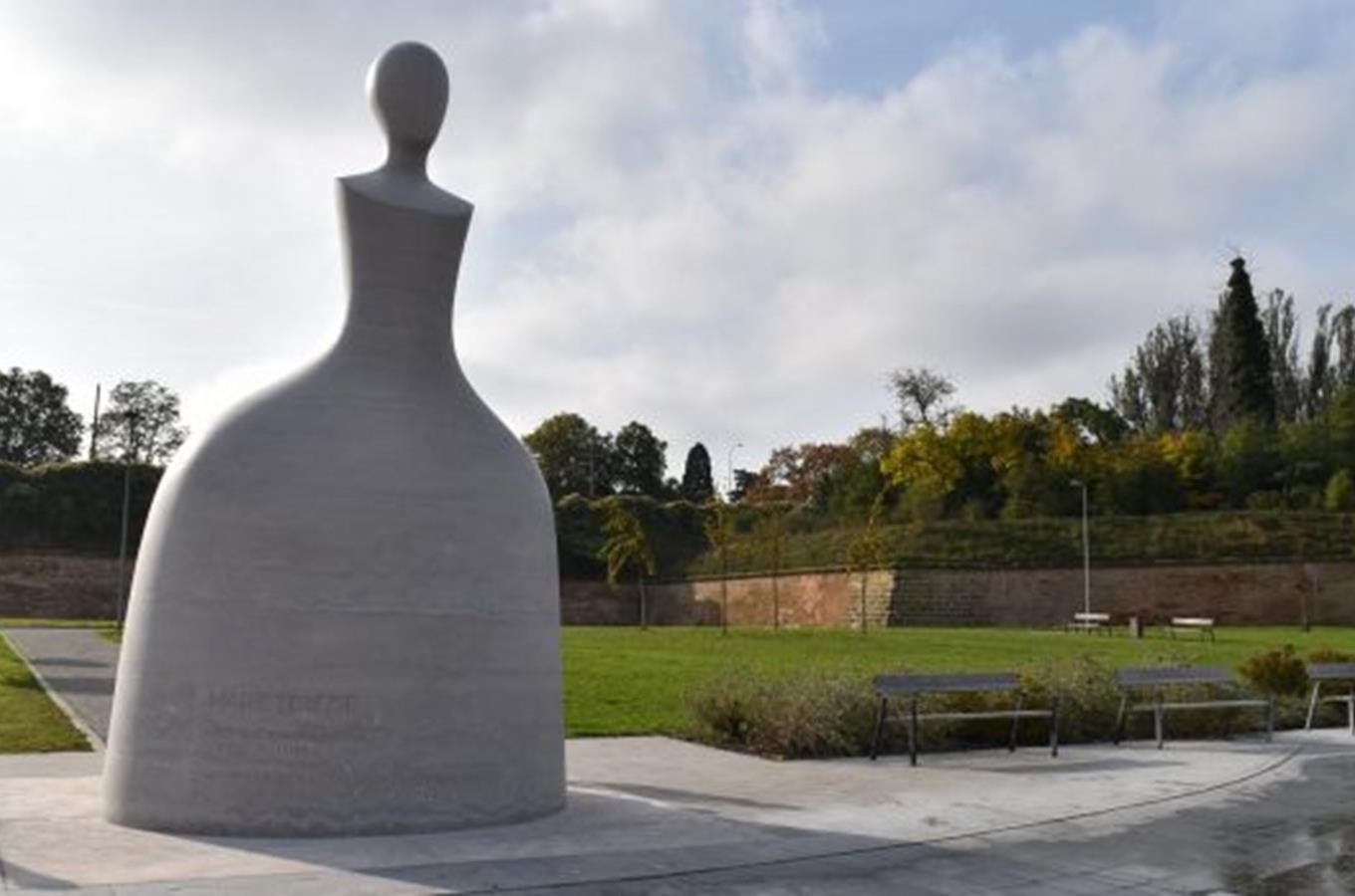 Pomník Marie Terezie u Prašného mostu