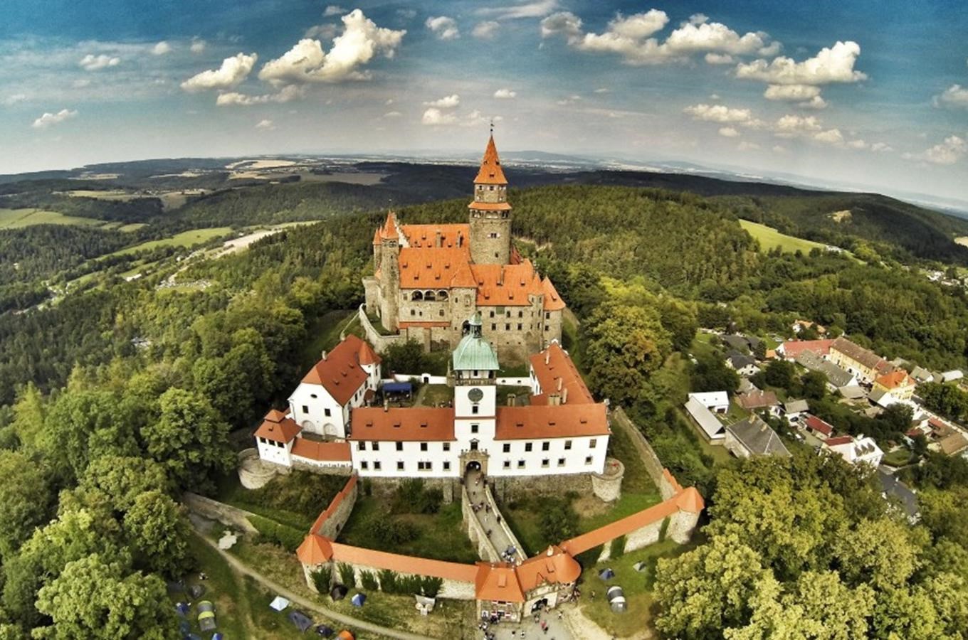 Kudy z nudy - Běžíme na hrad Bouzov