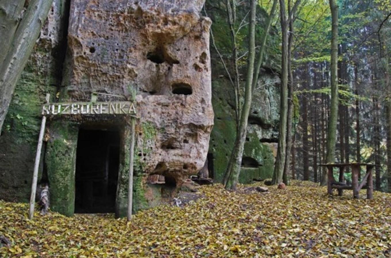 Jeskyně Rozbořenka na Kokořínsku
