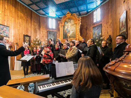 Vánoční jarmark v rožnovském skanzenu po třech letech – Valašské muzeum připomene také vánoční zvyky