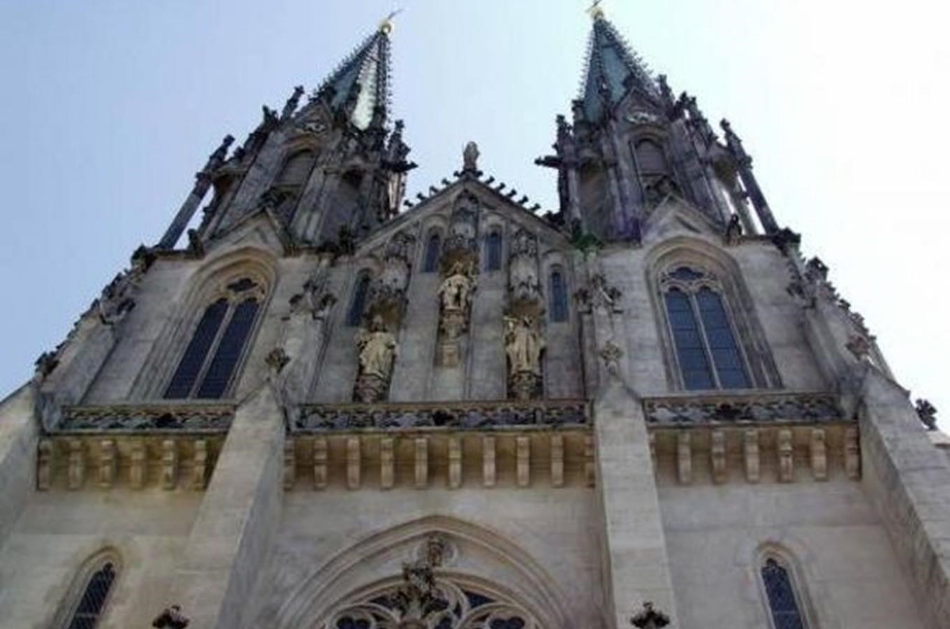 Jižní věž katedrály sv. Václava v Olomouci – nejvyšší kostelní věž Moravy