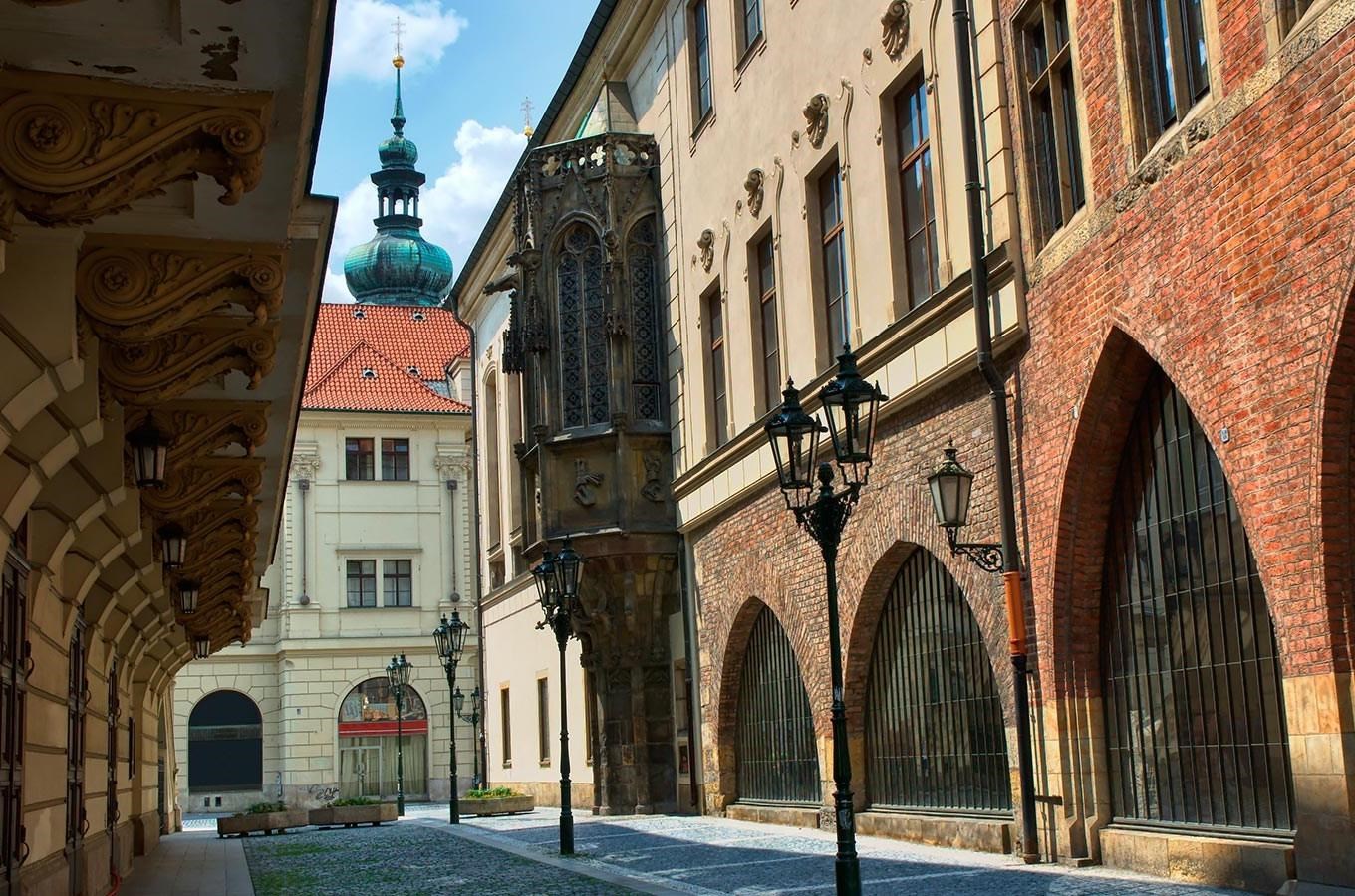 Univerzita Karlova V Praze Kudy z nudy - Karolinum - historické sídlo Univerzity Karlovy v Praze