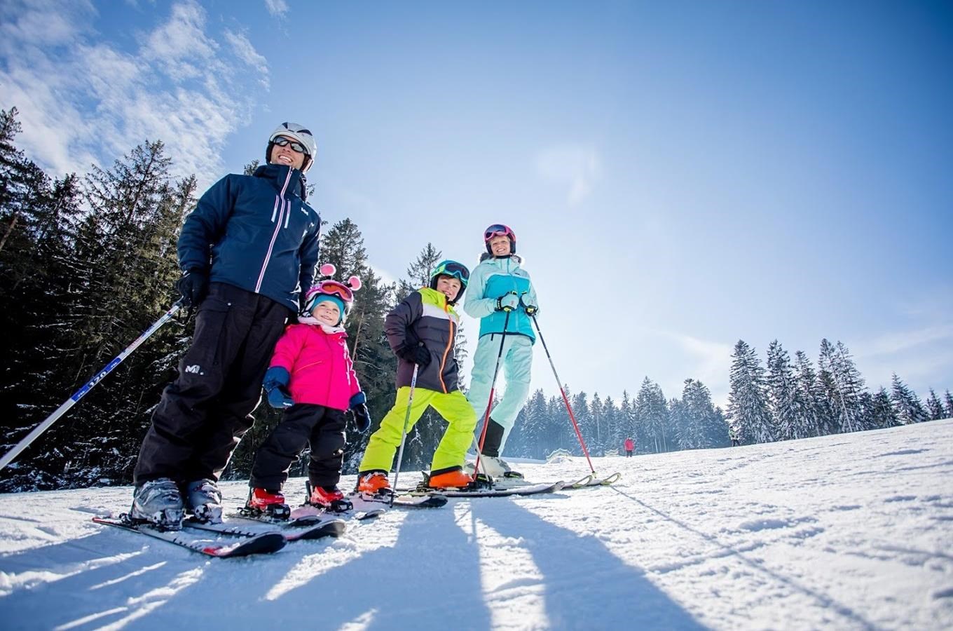 Skiareál Lipno zahajuje v neděli zimní sezónu 