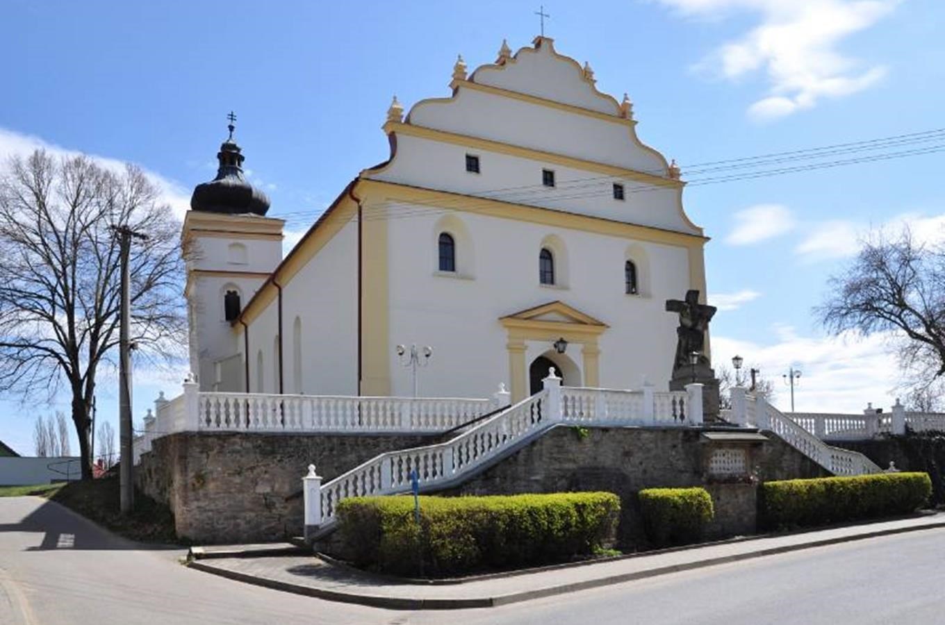 Kostel Nejsvětější Trojice v Horních Dunajovicích