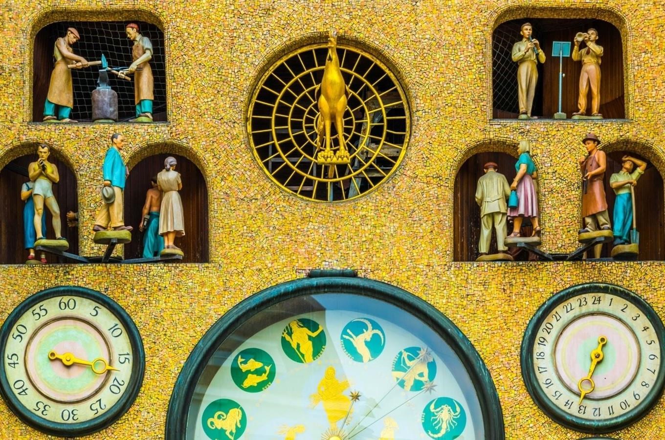 Olomoucký orloj s figurkami proletářů