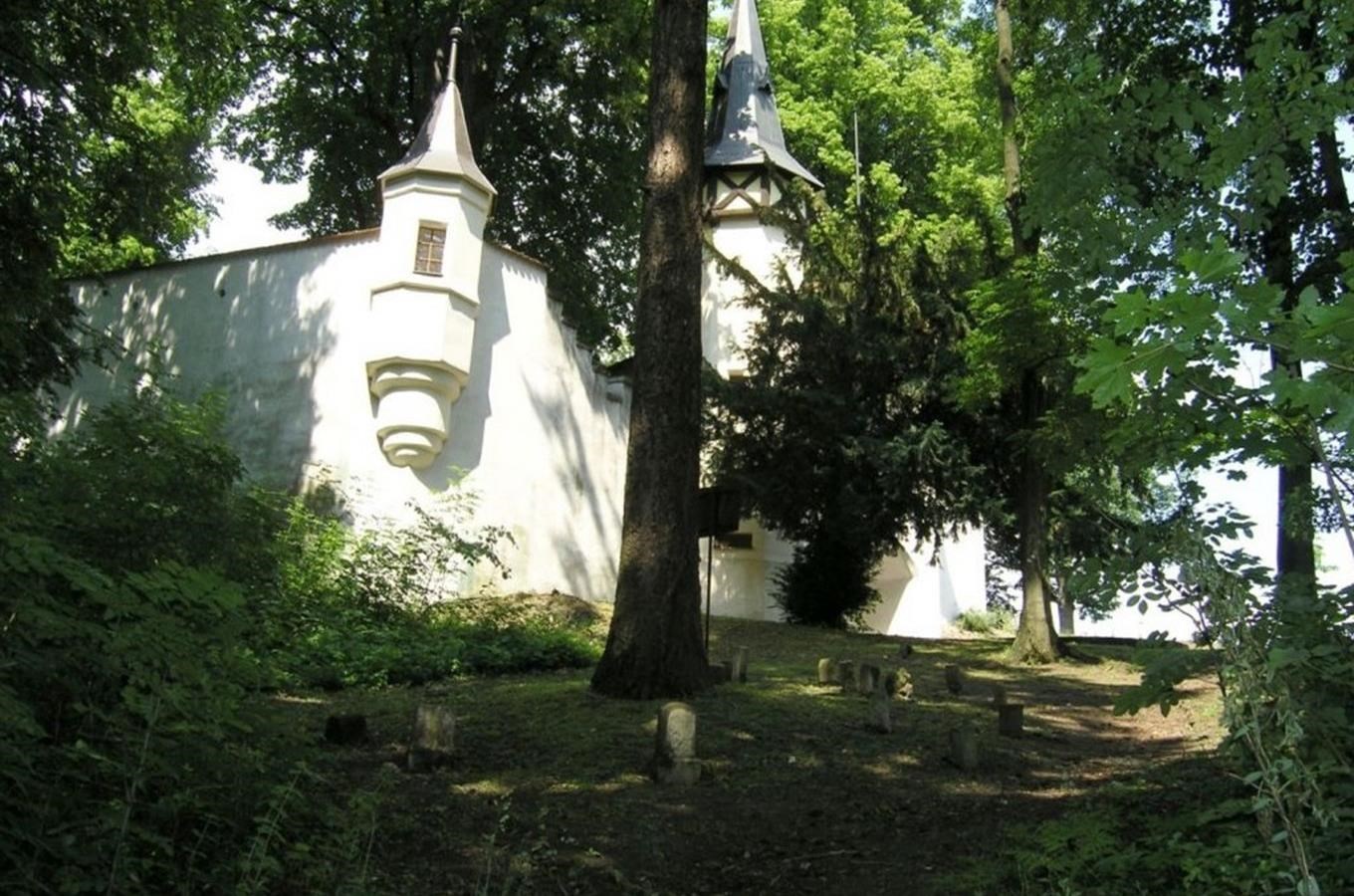 Psí hřbitov na zámku v Kunštátě