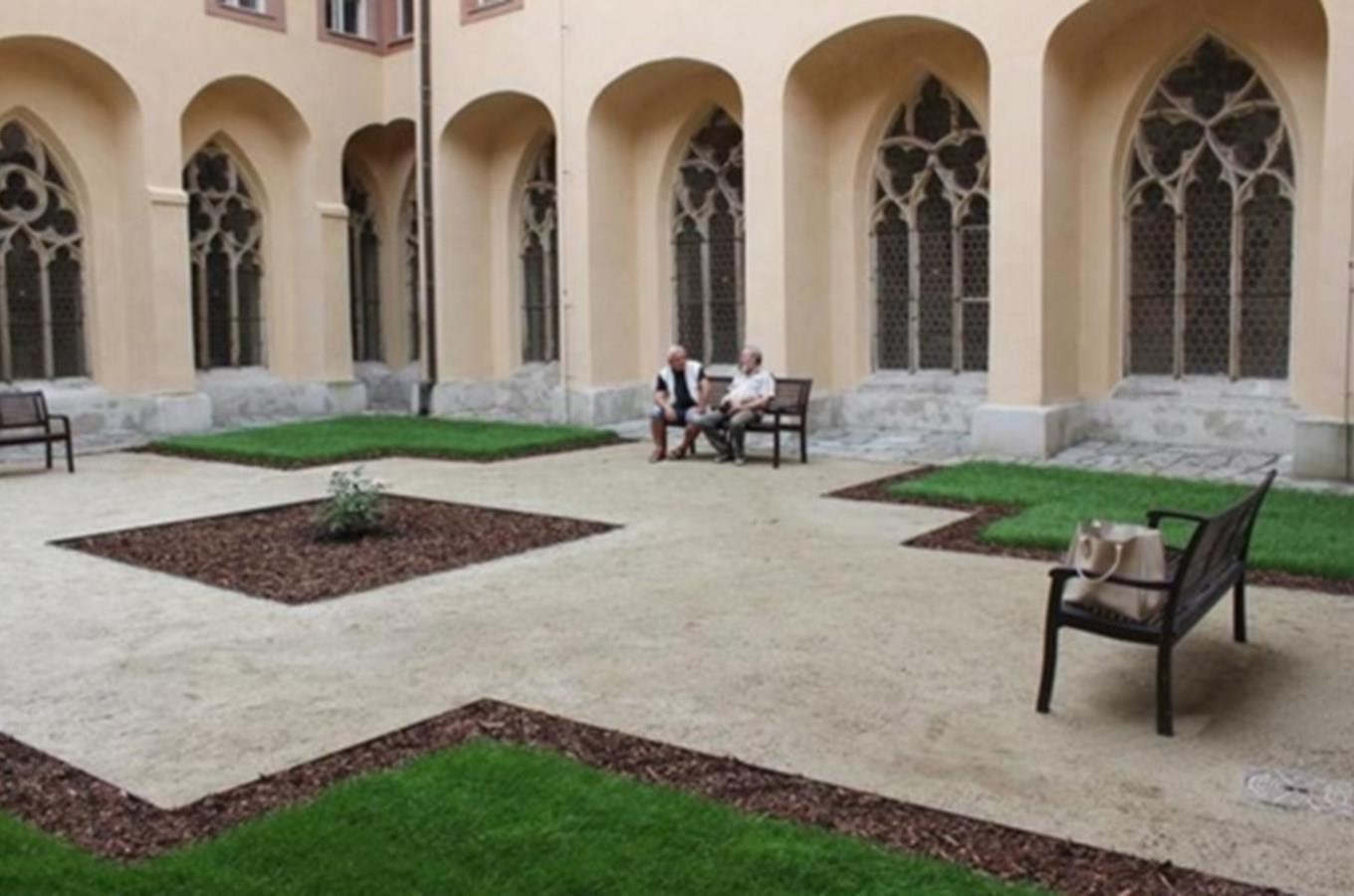 Rajská zahrada františkánského kláštera v Chebu