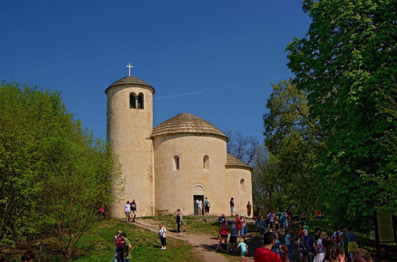 kudy-z-nudy-rotunda-sv-ji-a-sv-vojt-cha-na-pu