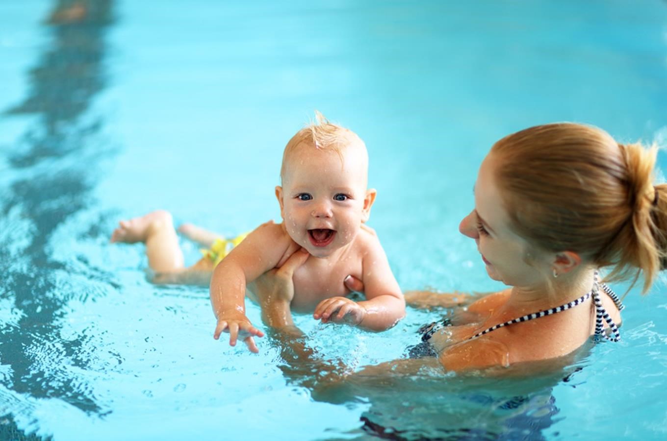 Plavání kojenců a batolat v rodinném centru Amálka v Příbrami