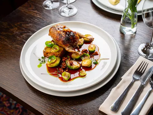 Dvůr Hoffmeister Číčovice – za jídlem, odpočinkem i koňmi