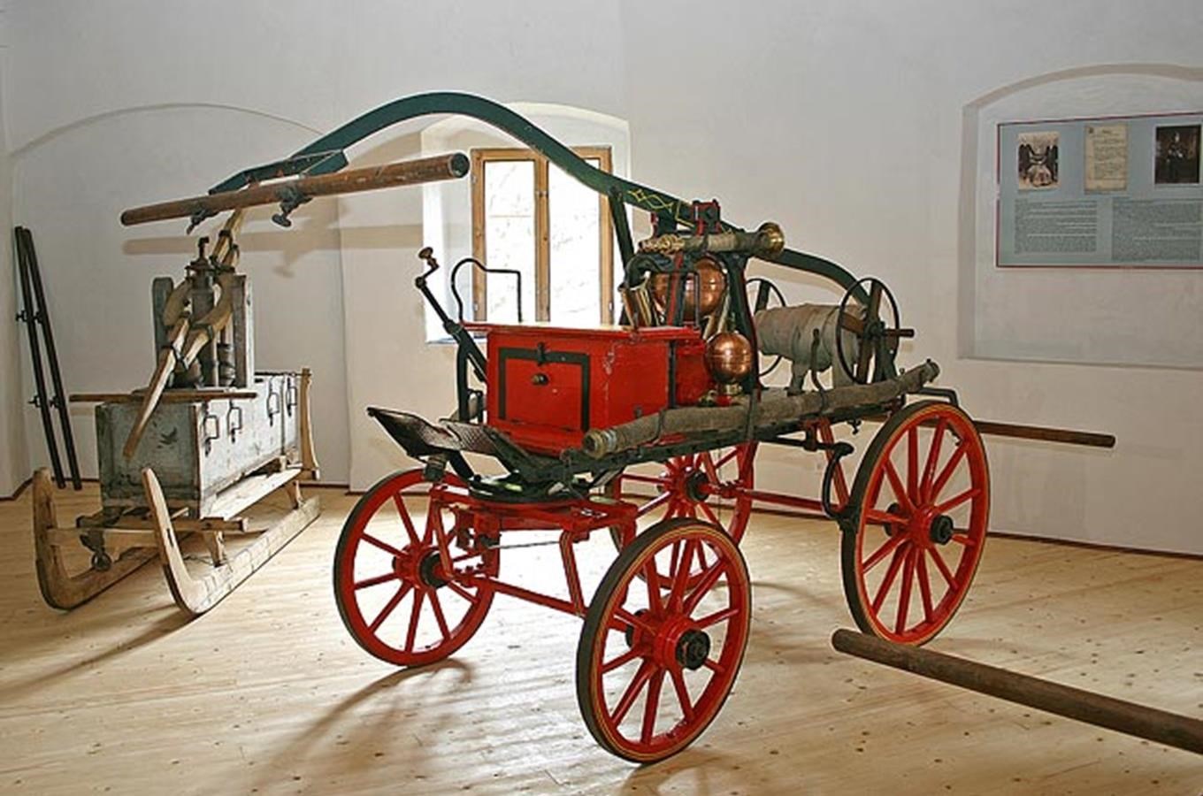 Muzeum hasičské techniky na hradě Vildštejn ve Skalné