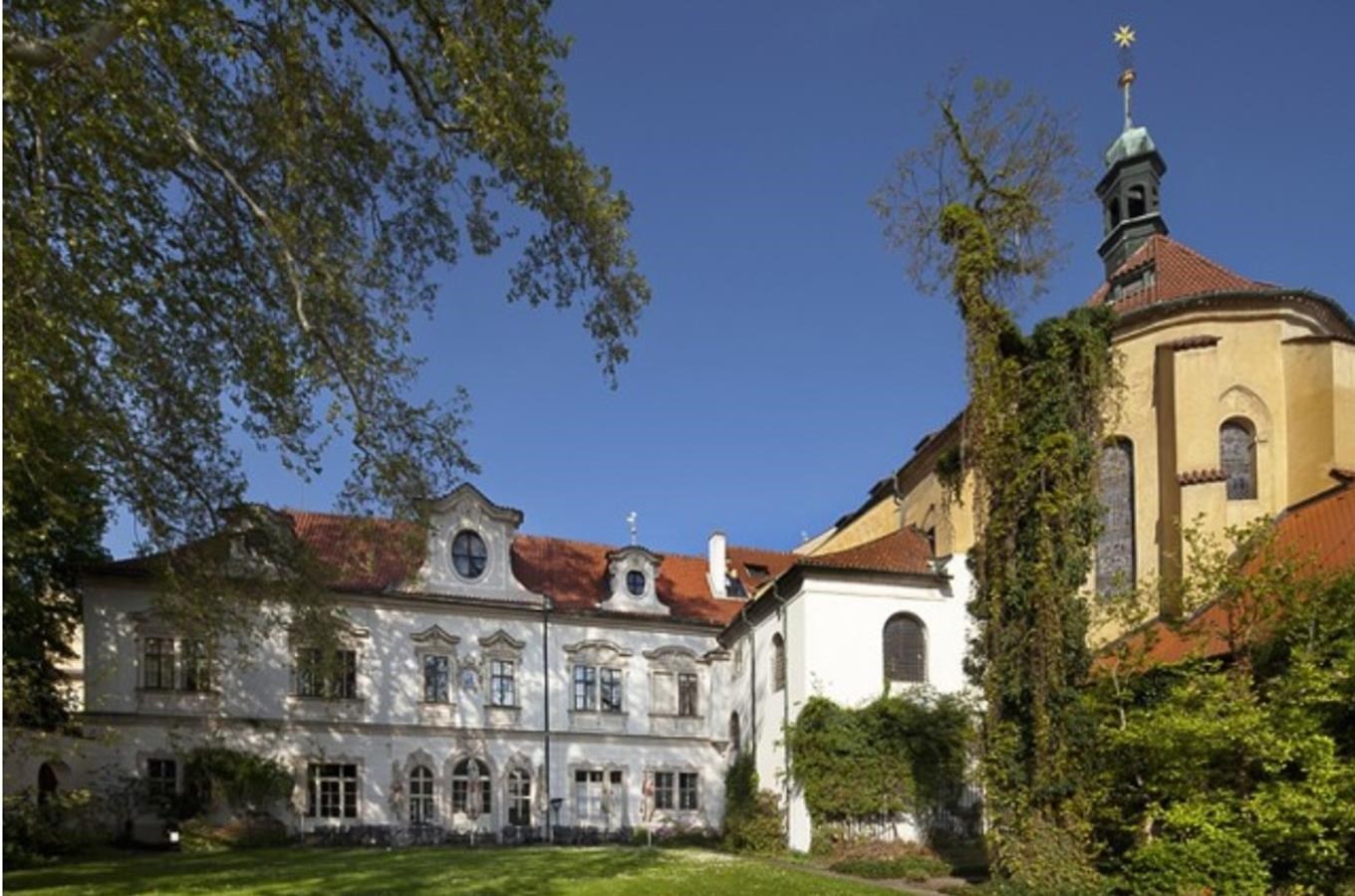 Velkopřevorský palác v Praze