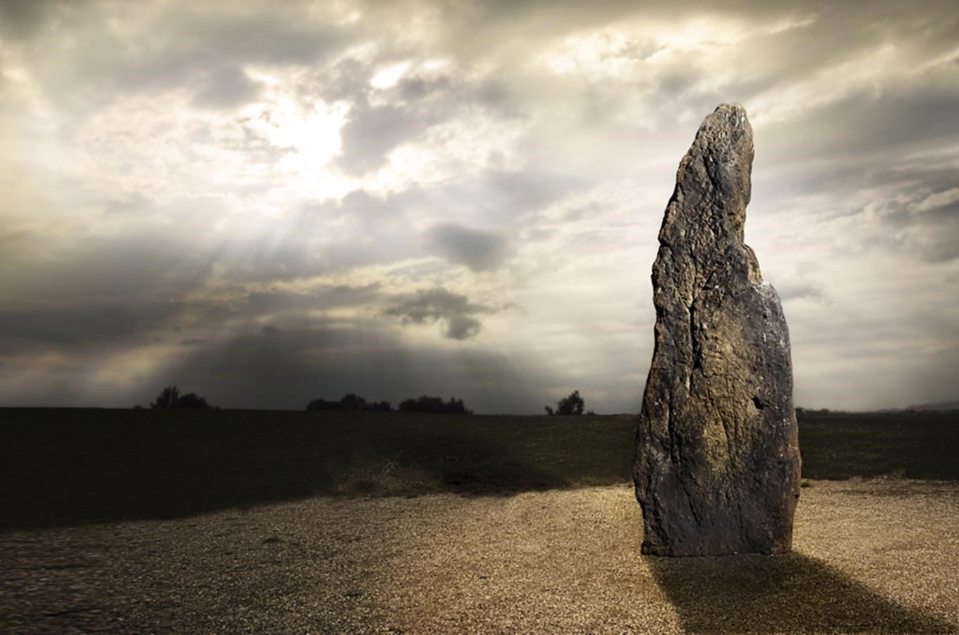 Kamenný pastýř - největší český menhir u Klobuk
