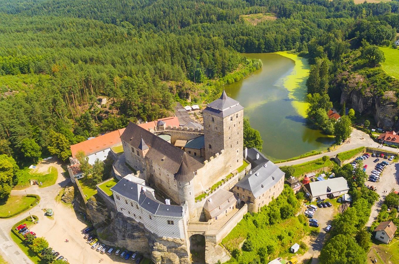 Ubytování na hradě Kost - nejzachovalejším gotickém hradu v Česku