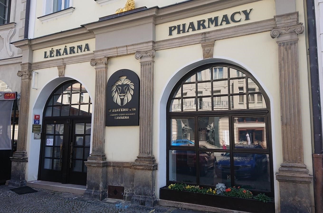 Muzeum české lékárny a kavárna U Zlatého lva v Hradci Králové