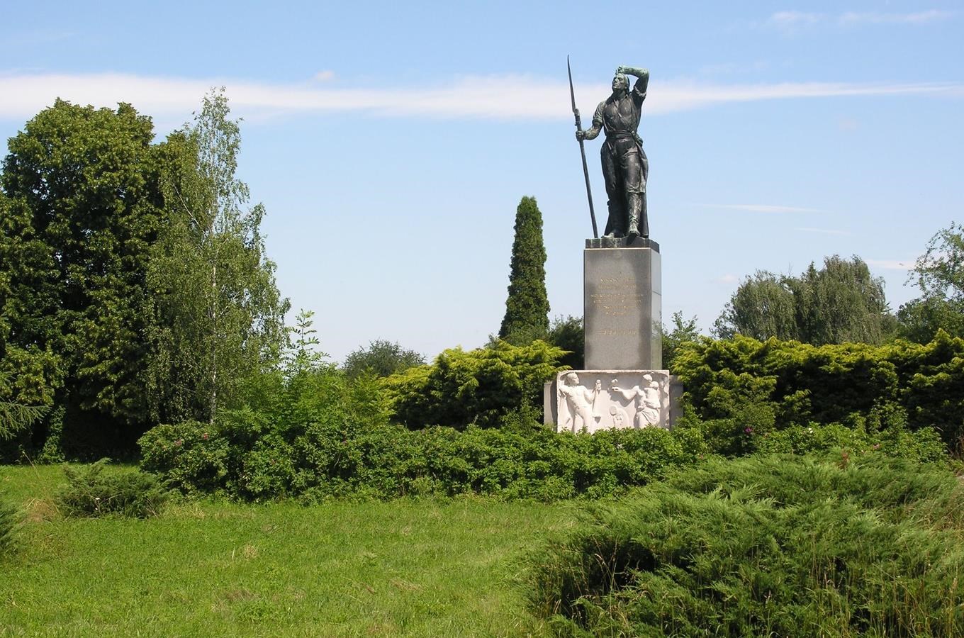 Pomník selského povstání v parku u Chlumce nad Cidlinou