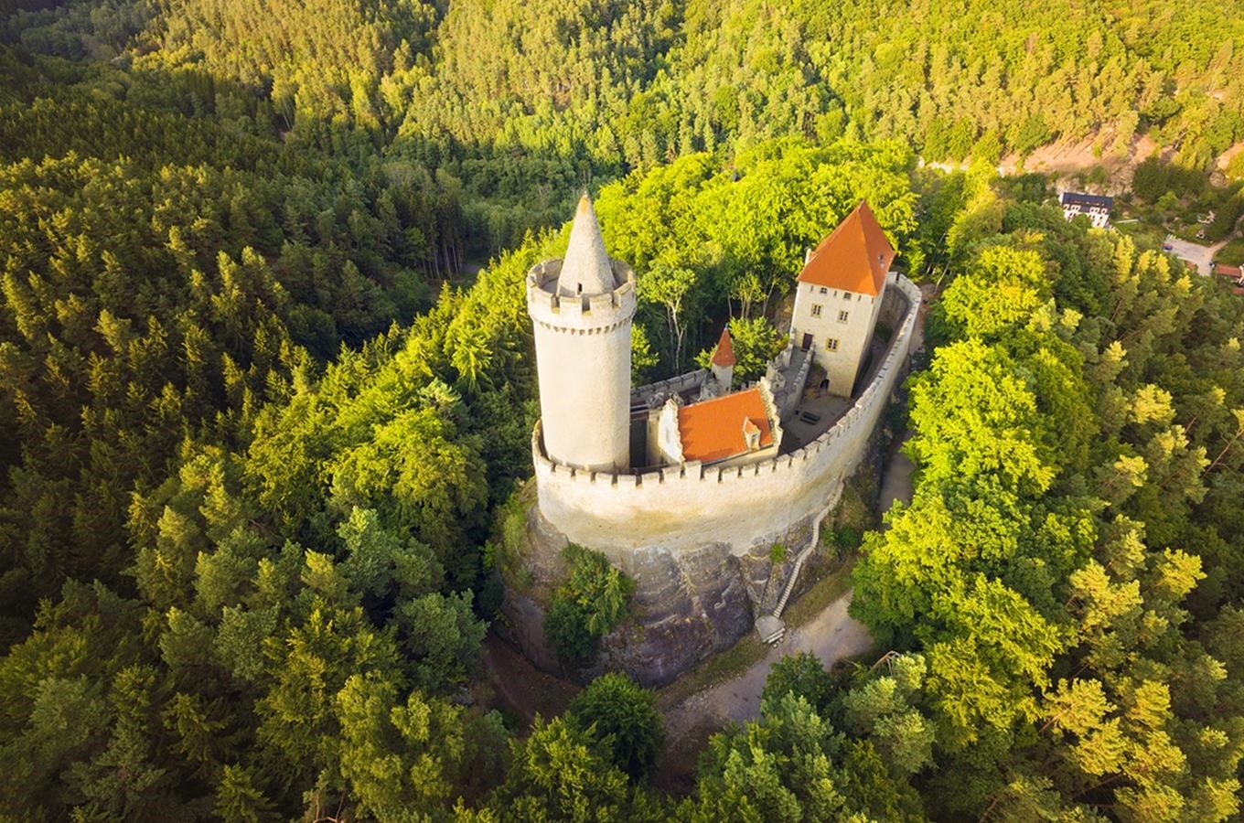 Sedm hradů a hrádků, kde žily tlupy loupeživých rytířů