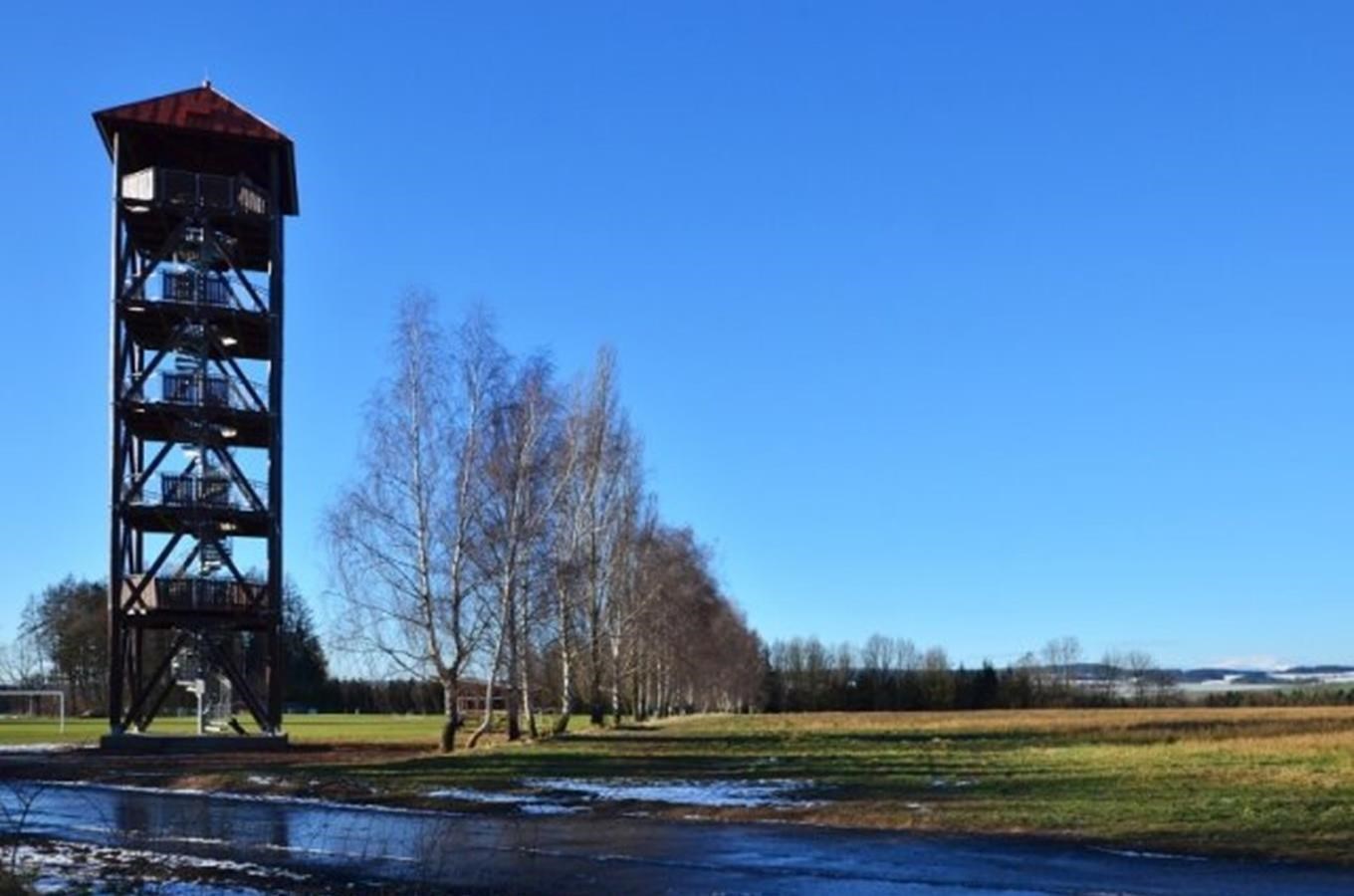 Kudy z nudy Rozhledna Žernov u Babiččina údolí