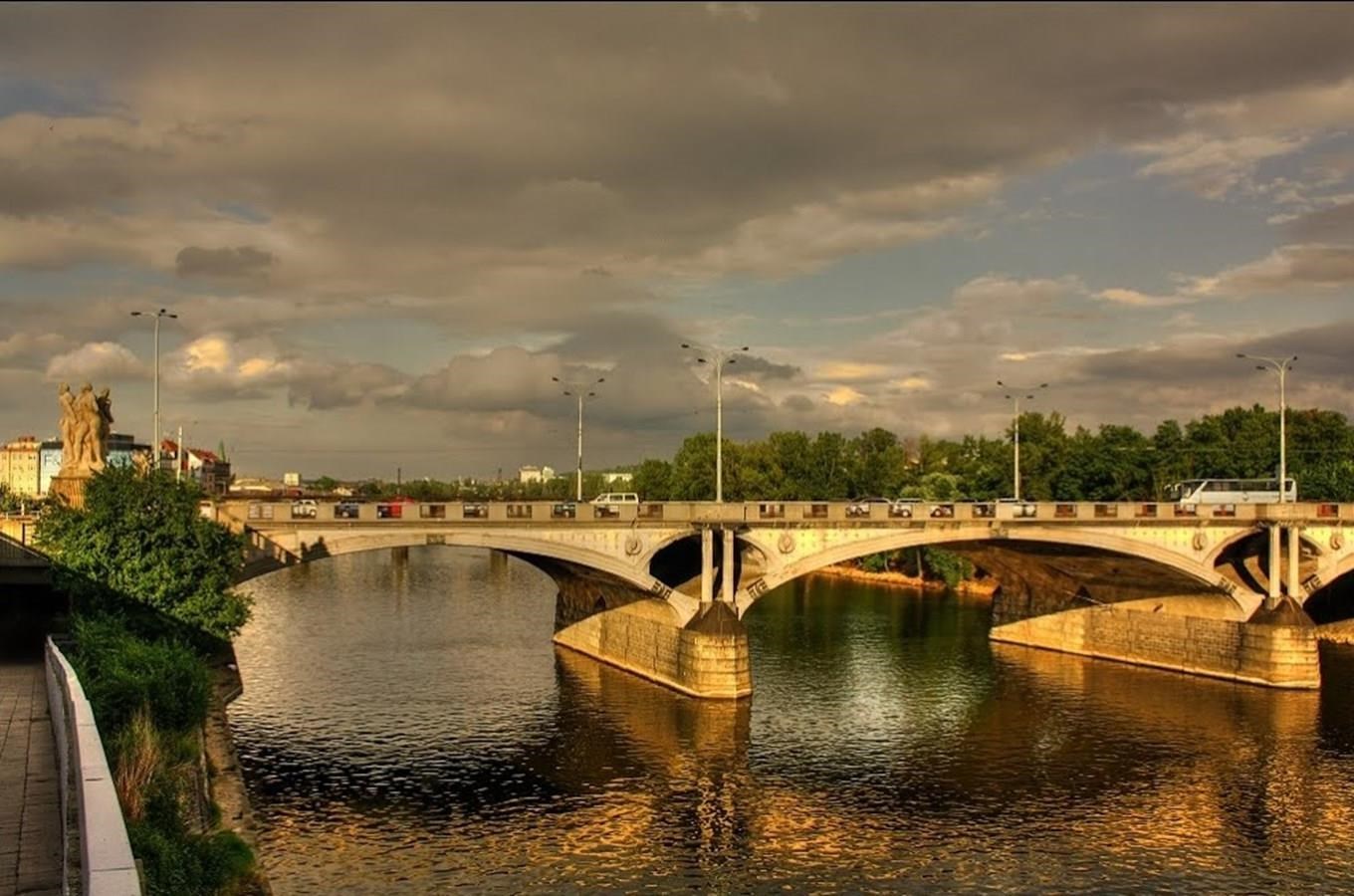 Hlávkův most v Praze - nejširší most České republiky