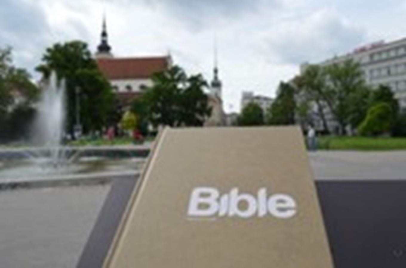 Veřejné čtení Bible - akce v Denisových sadech