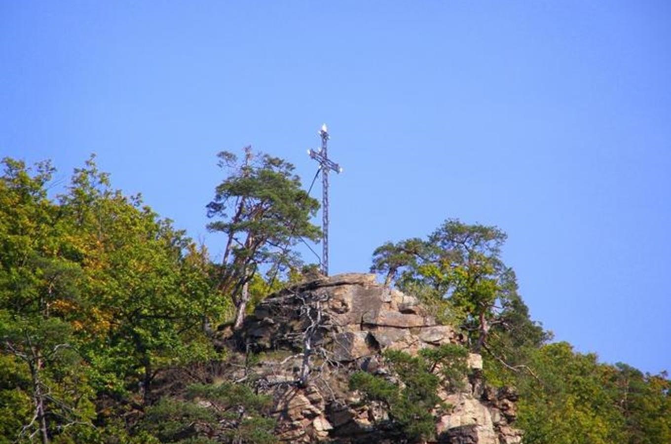 Claryho kříž s vyhlídkou u Vranova nad Dyjí 