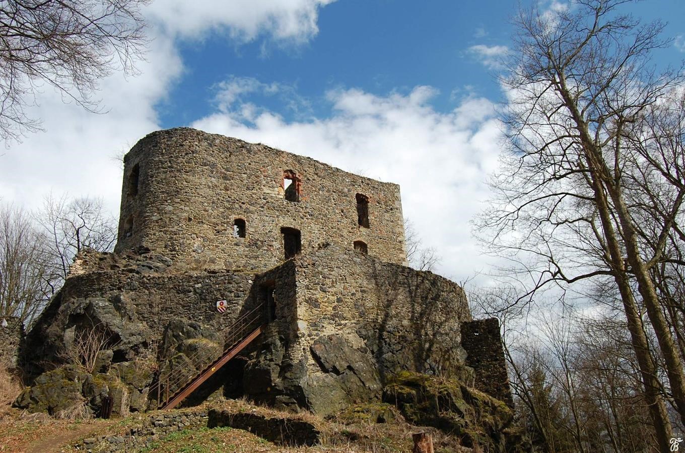 Zřícenina hradu Vlčtejn nedaleko Blovic