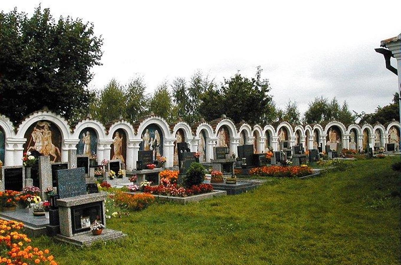 Ohradní zeď hřbitova v Albrechticích nad Vltavou