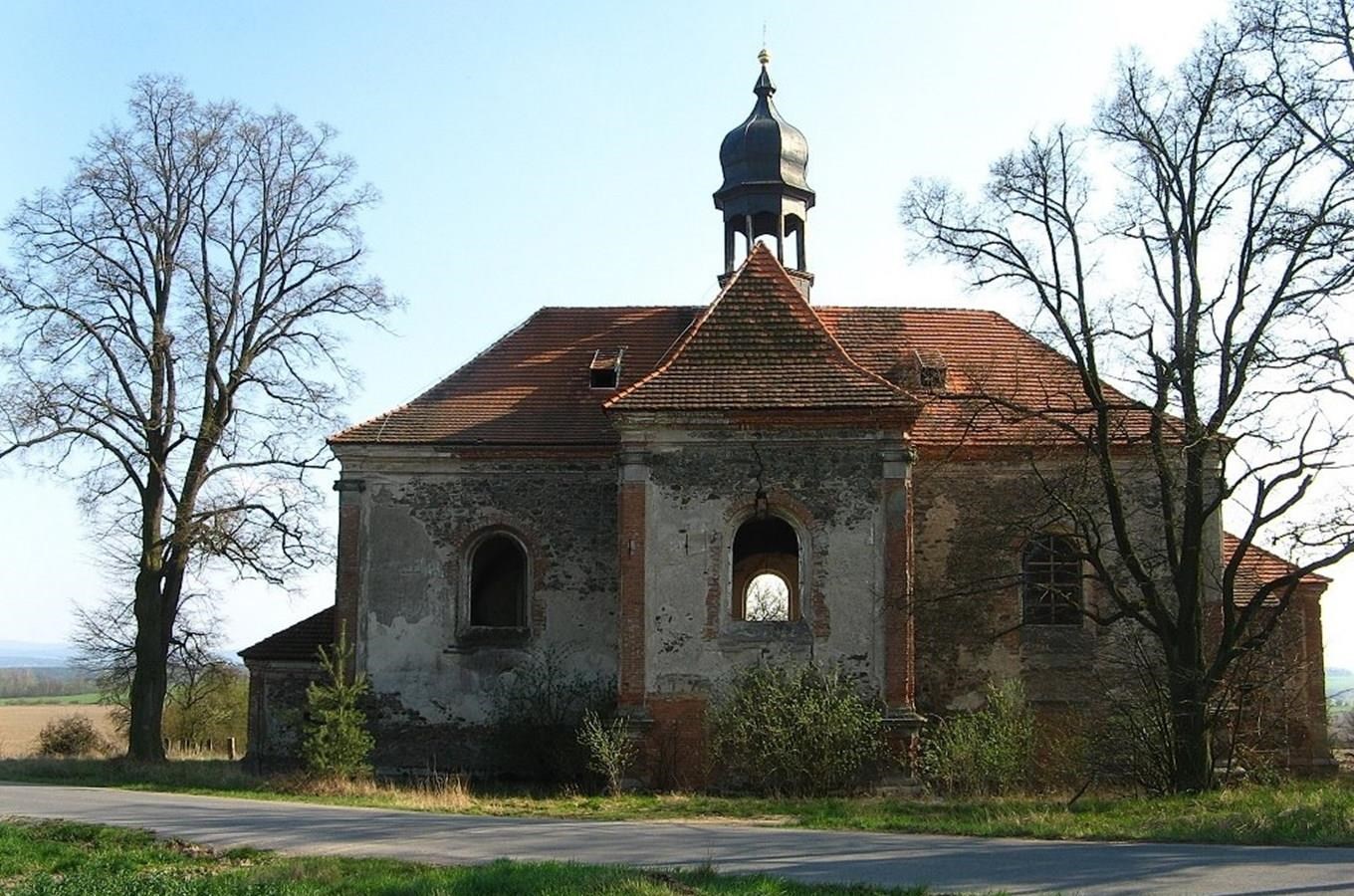 Kostel sv. Barbory u obce Všekary