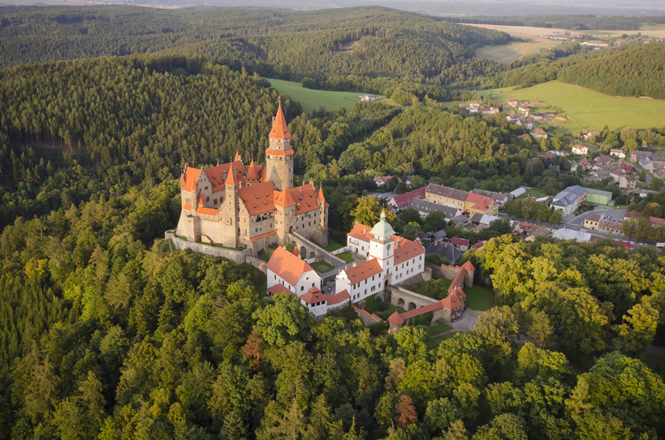 Kudy z nudy - Romantický hrad Bouzov - hradní skvost střední Moravy