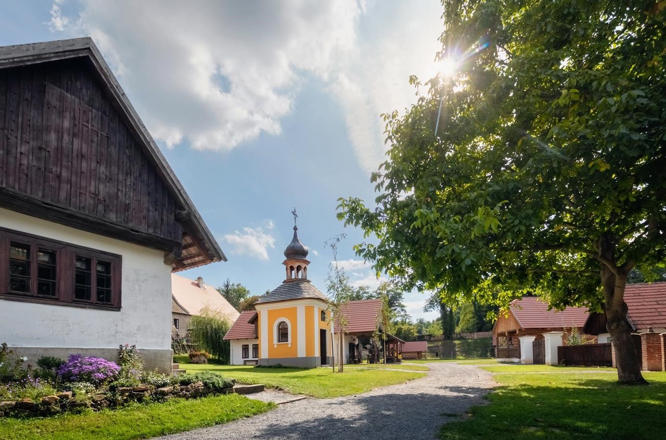 rande naslepo podle skutečnosti Dvůr Králové nad Labem