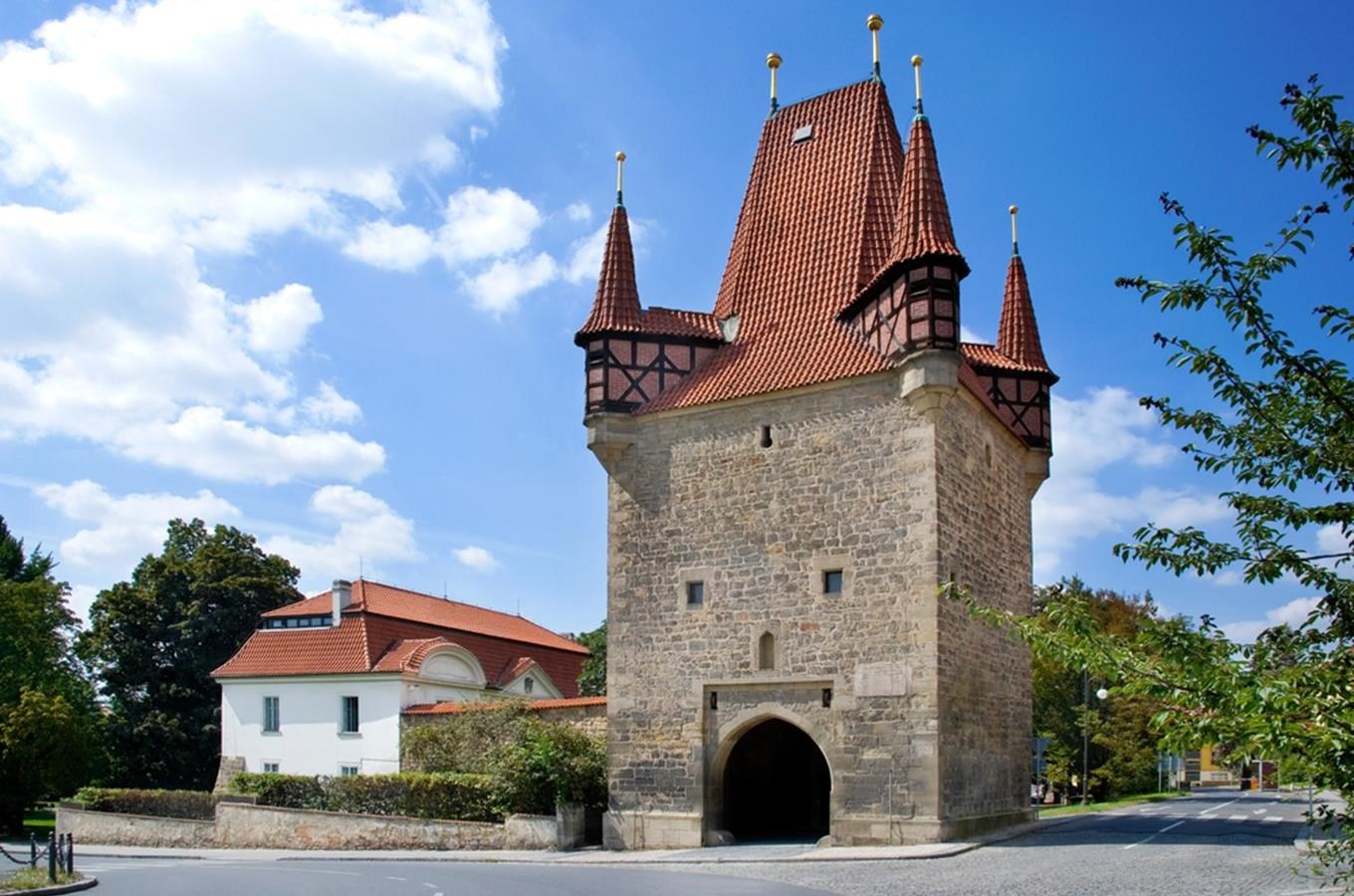 Pražská brána v Rakovníku s expozicí rakovnických ostrostřelců - do odvolání uzavřena