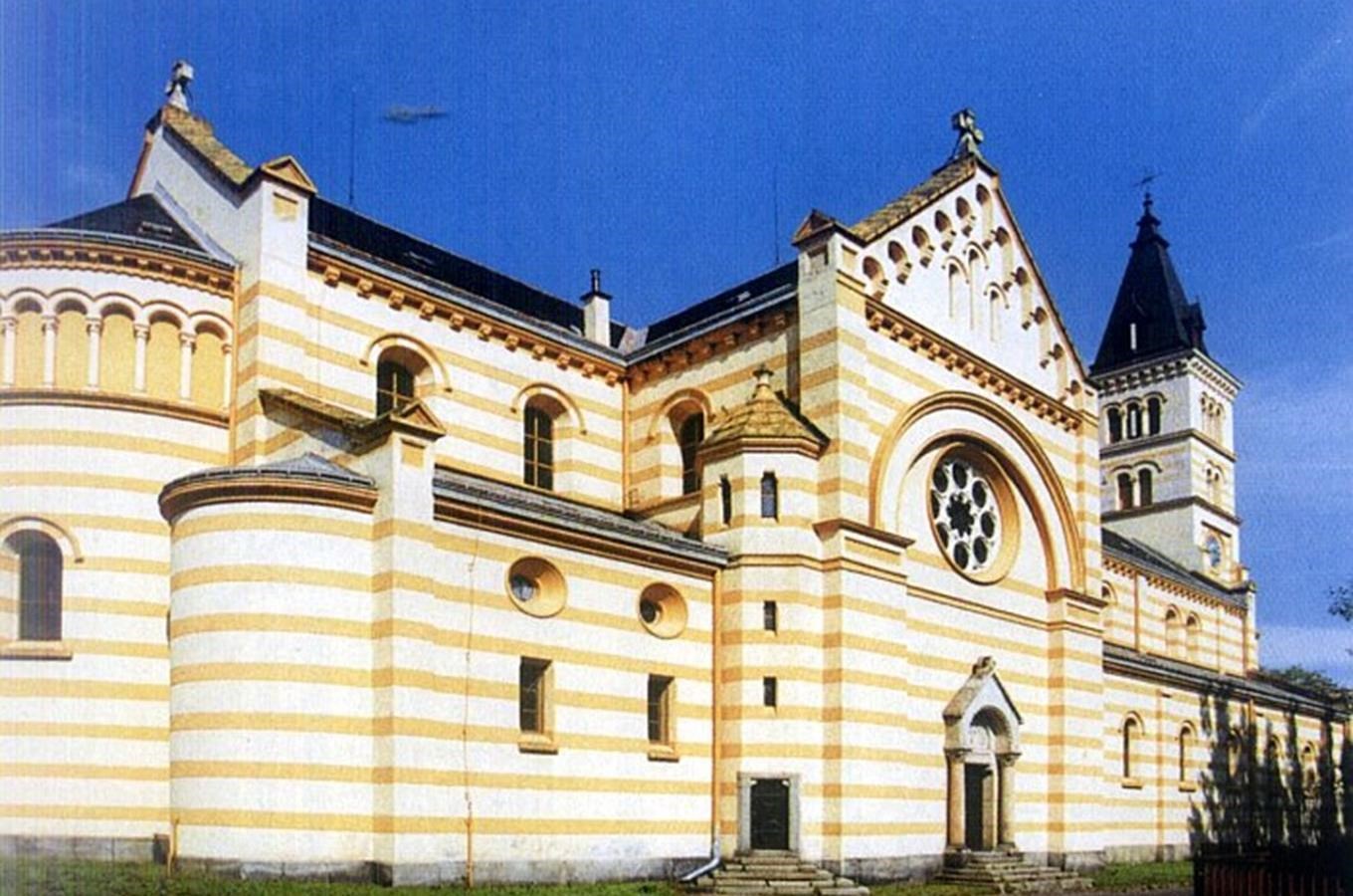 Novorománská bazilika Božího Těla v Kraslicích 