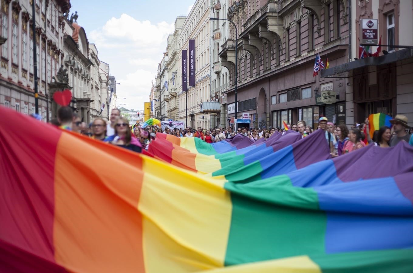 Výsledok vyhľadávania obrázkov pre dopyt kudy z nudy Prague Prid