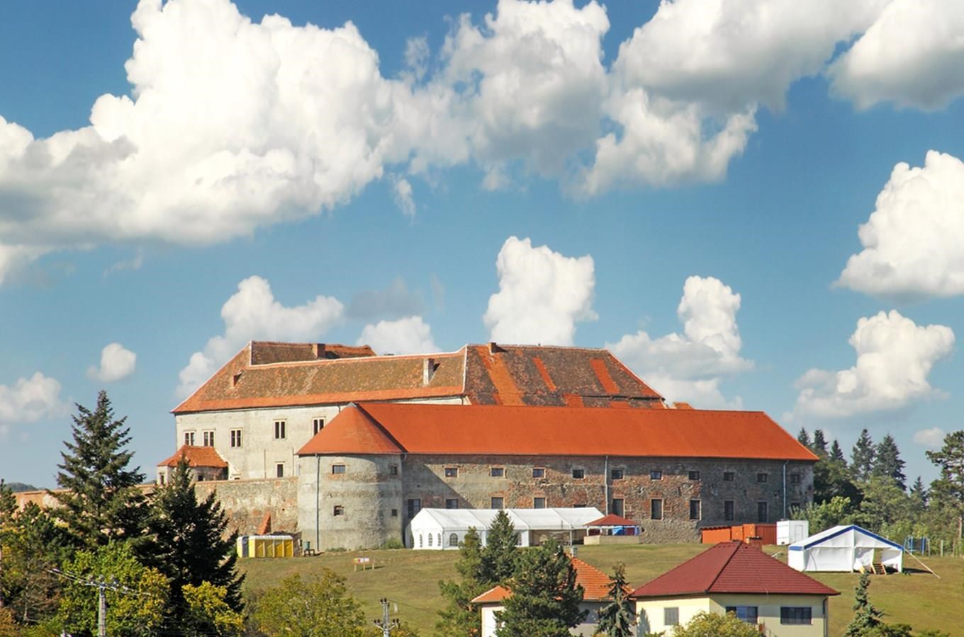 Hrad a zámek Dolní Kounice 