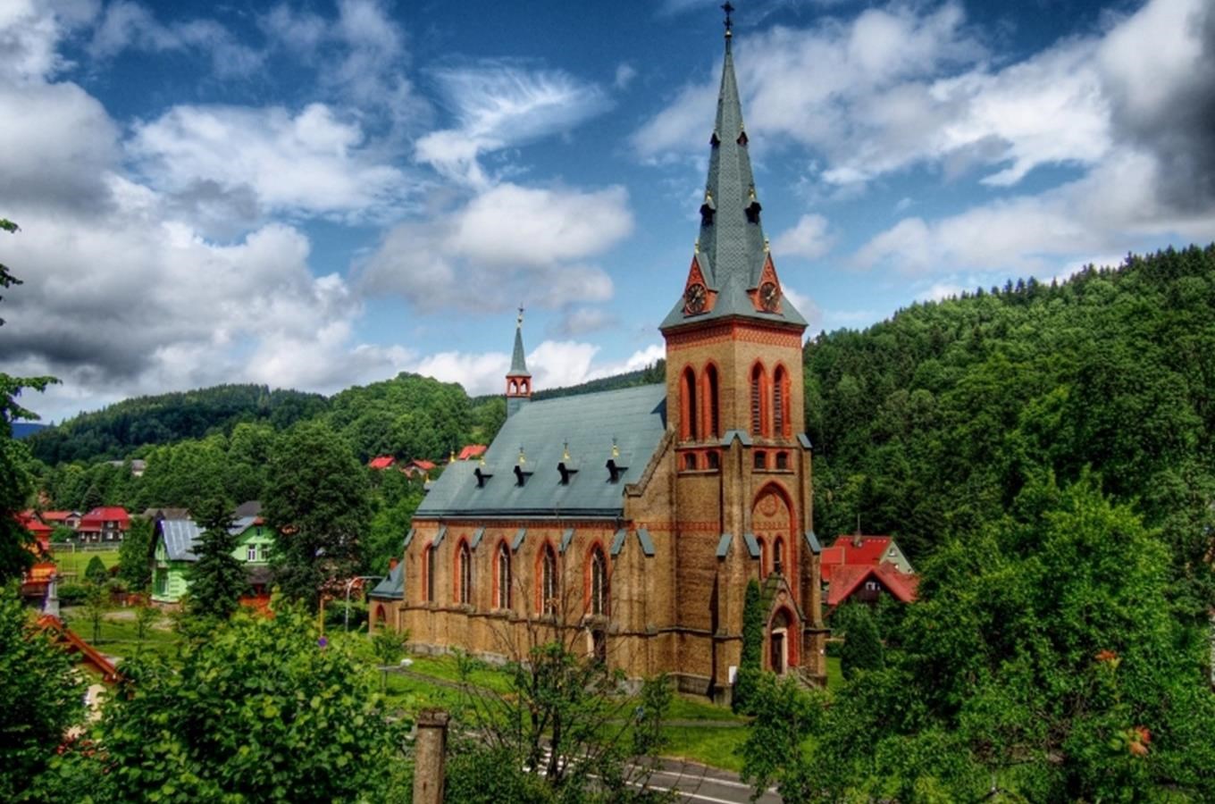 Kostel Nanebevzetí Panny Marie v Horním Maršově