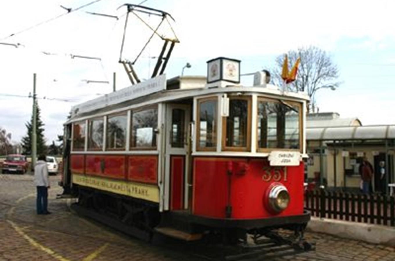 Jízda historickou tramvají po Praze