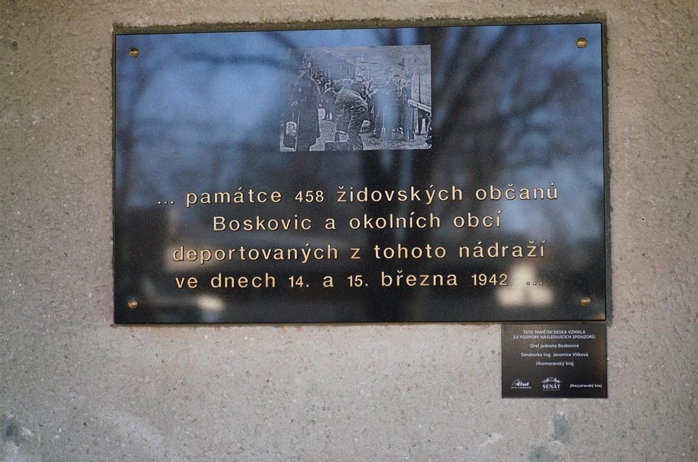 Pamětní deska židovských transportů v Boskovicích