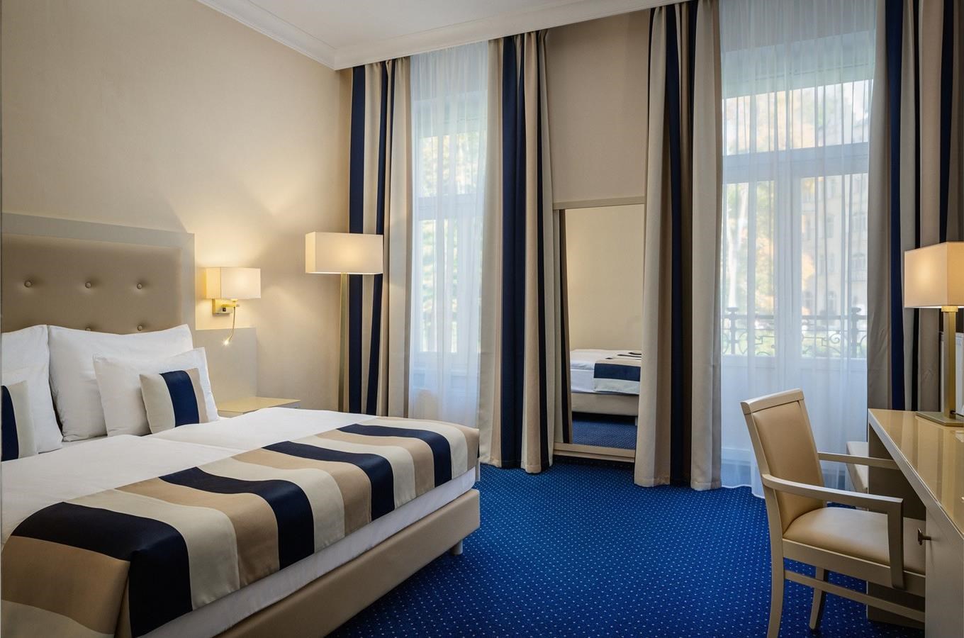Kudy nudy Grandhotel Nabokov Mari  nsk   L  zn  