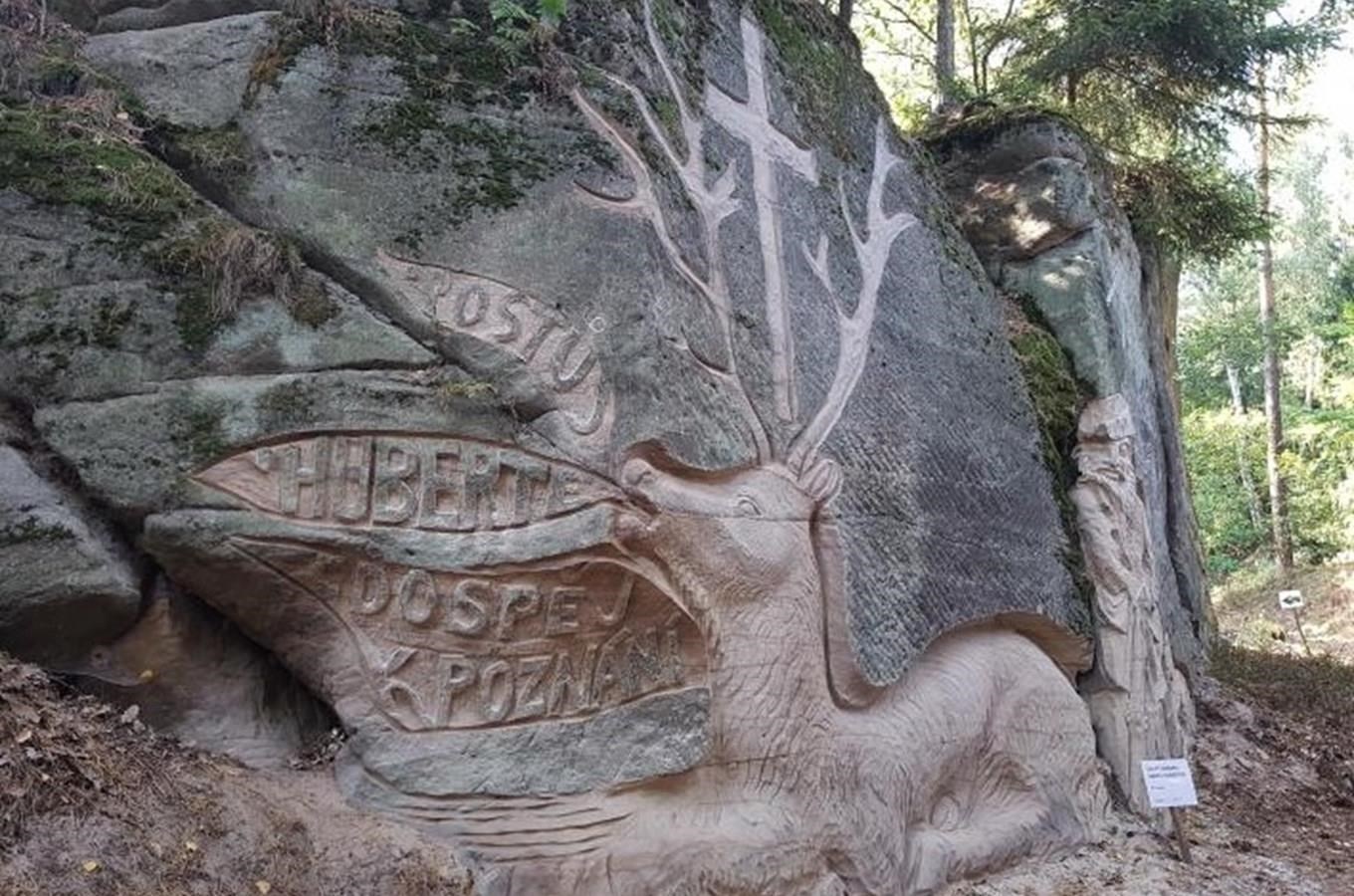 Stezka skalních reliéfů u obce Brniště na Českolipsku