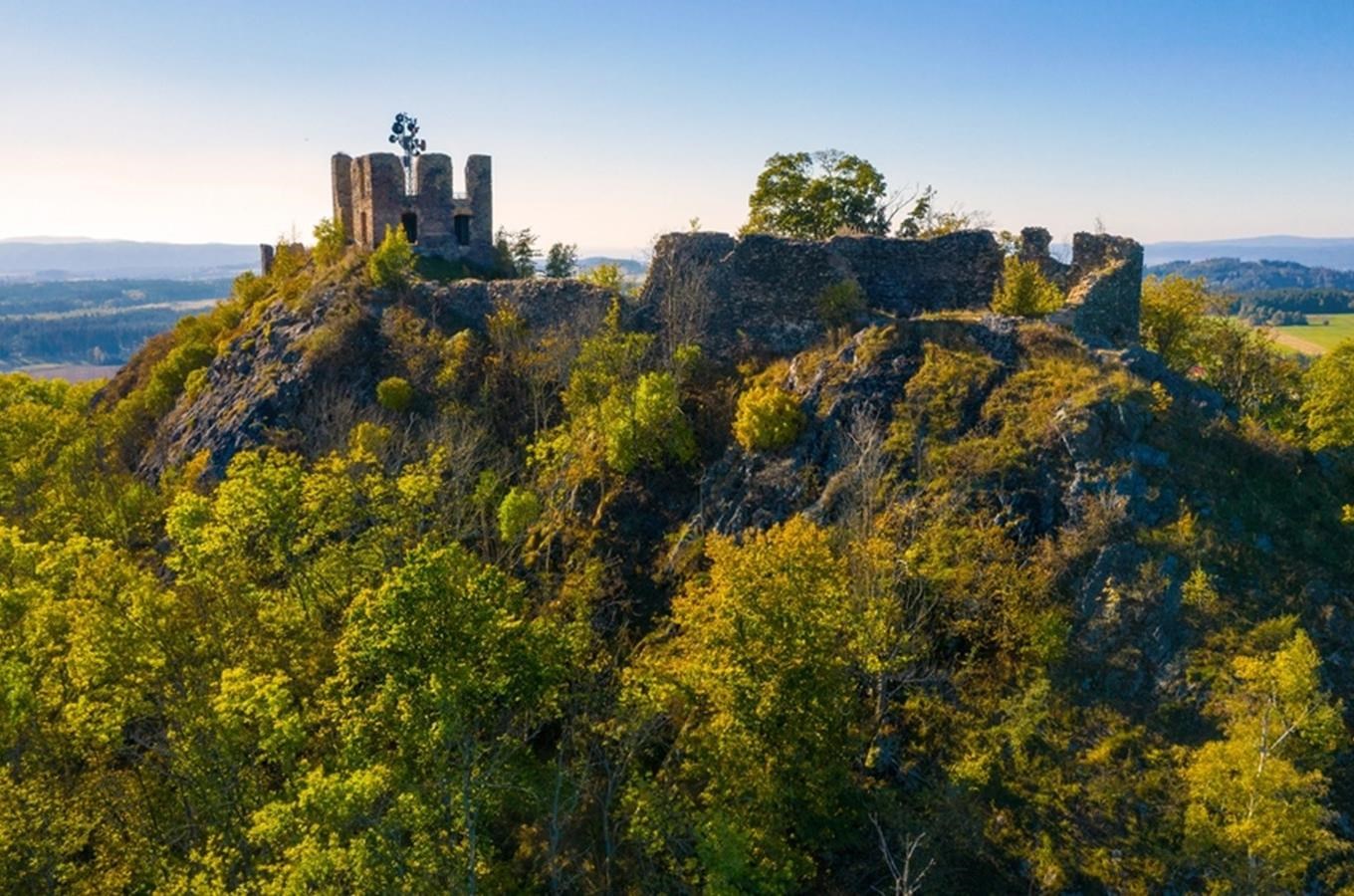 Zřícenina hradu Andělská Hora – oblíbené karlovarské poutní místo