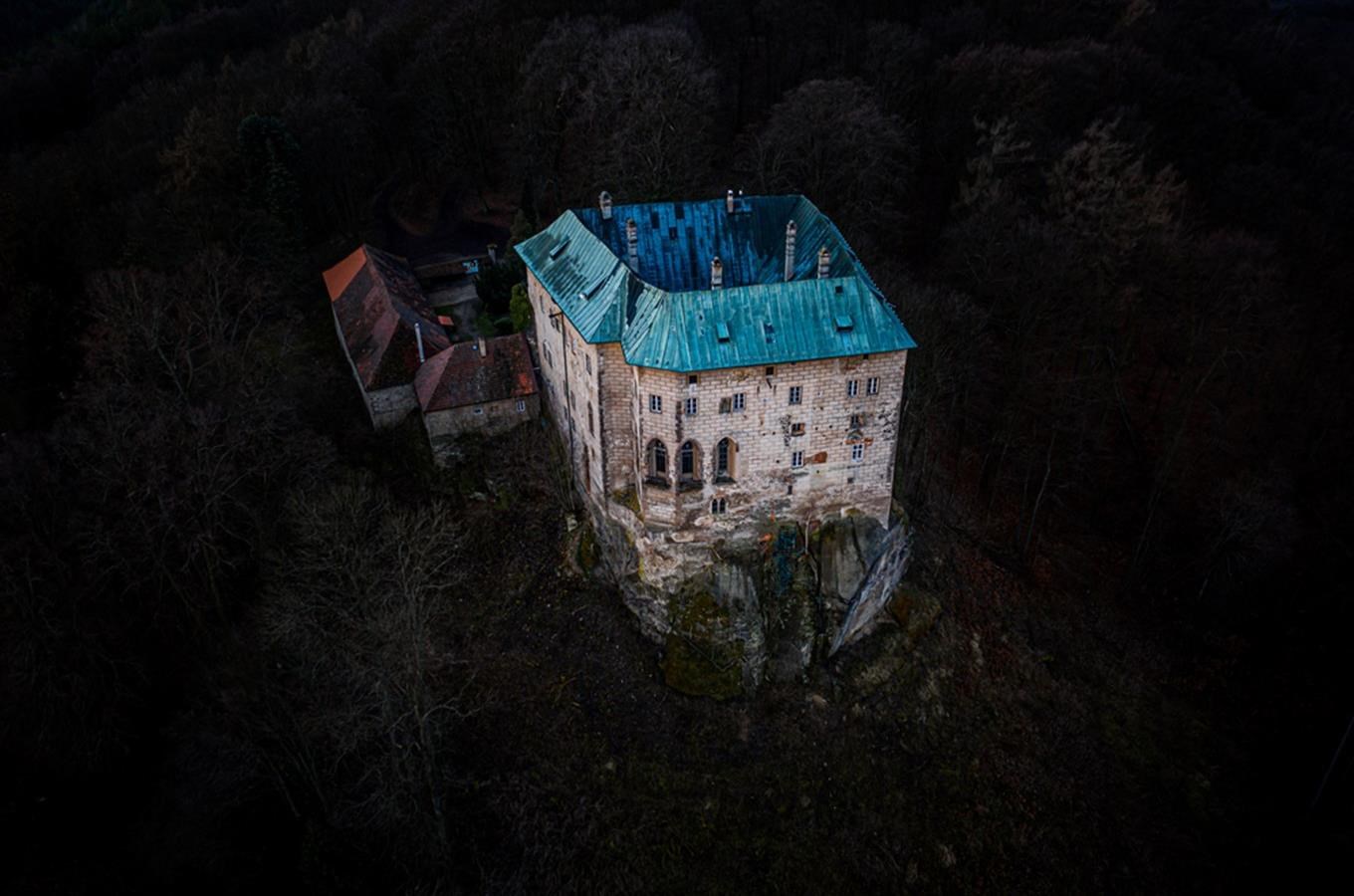 Hrad Houska - tajemný hrad s cestou do pekla