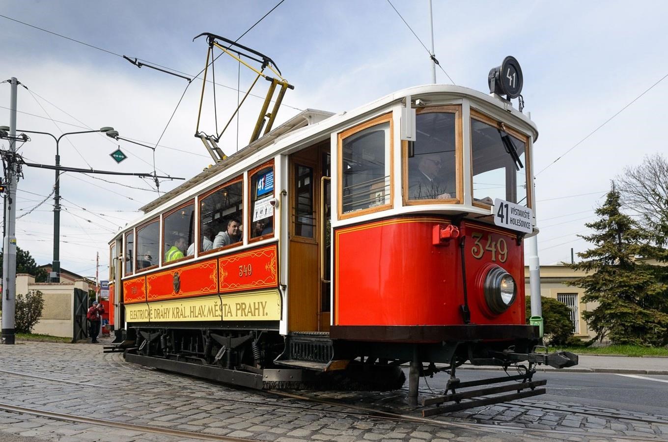 Turistická tramvaj 42 v Praze