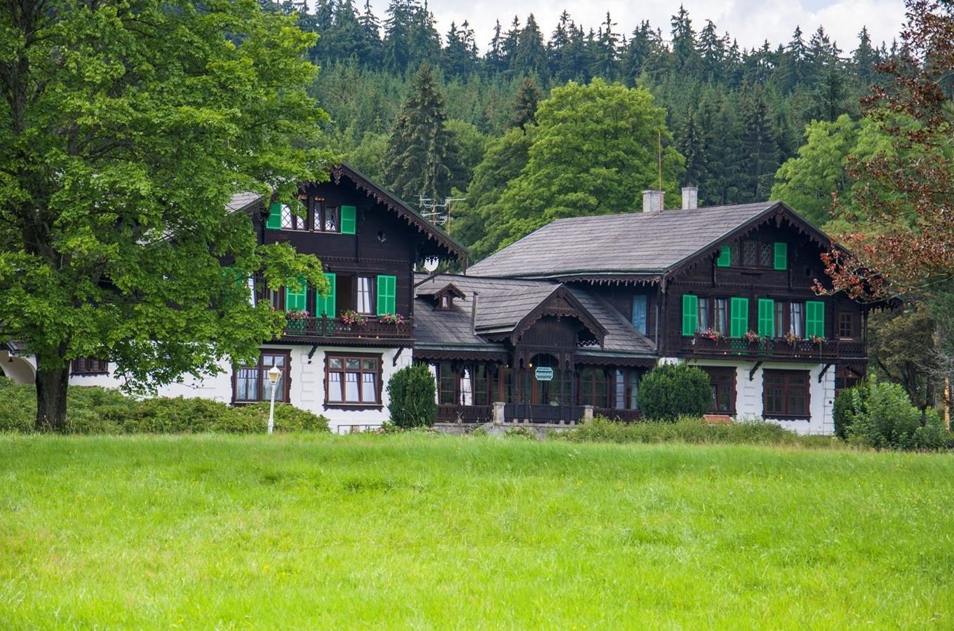 Lovecký zámeček Kladská - pobyt v alpském stylu uprostřed lesů