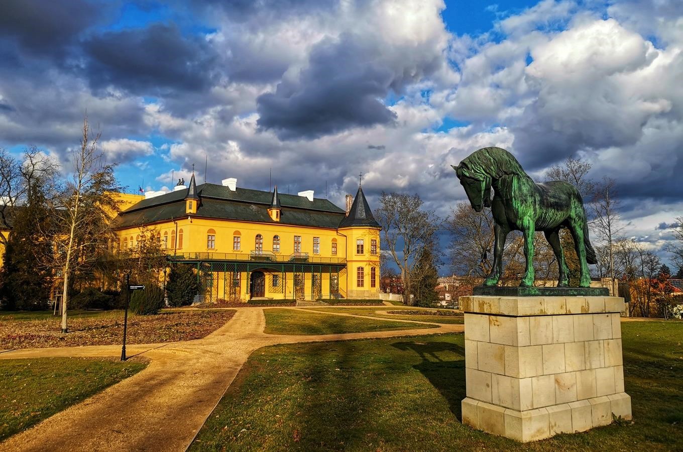 Zámek Slatiňany a Hipologické muzeum věnované koním