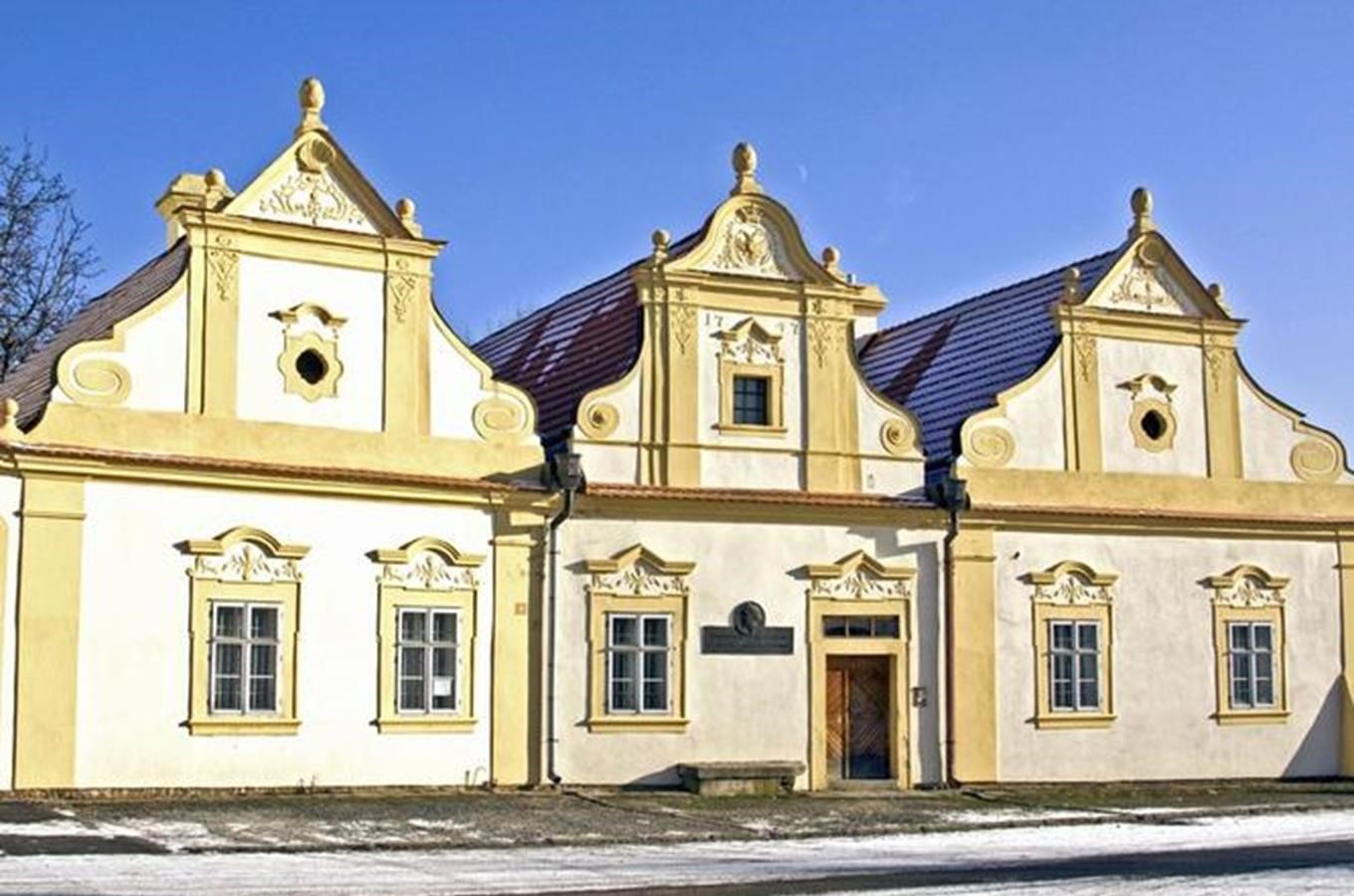 Barokní budova Staré pošty ve Stodu