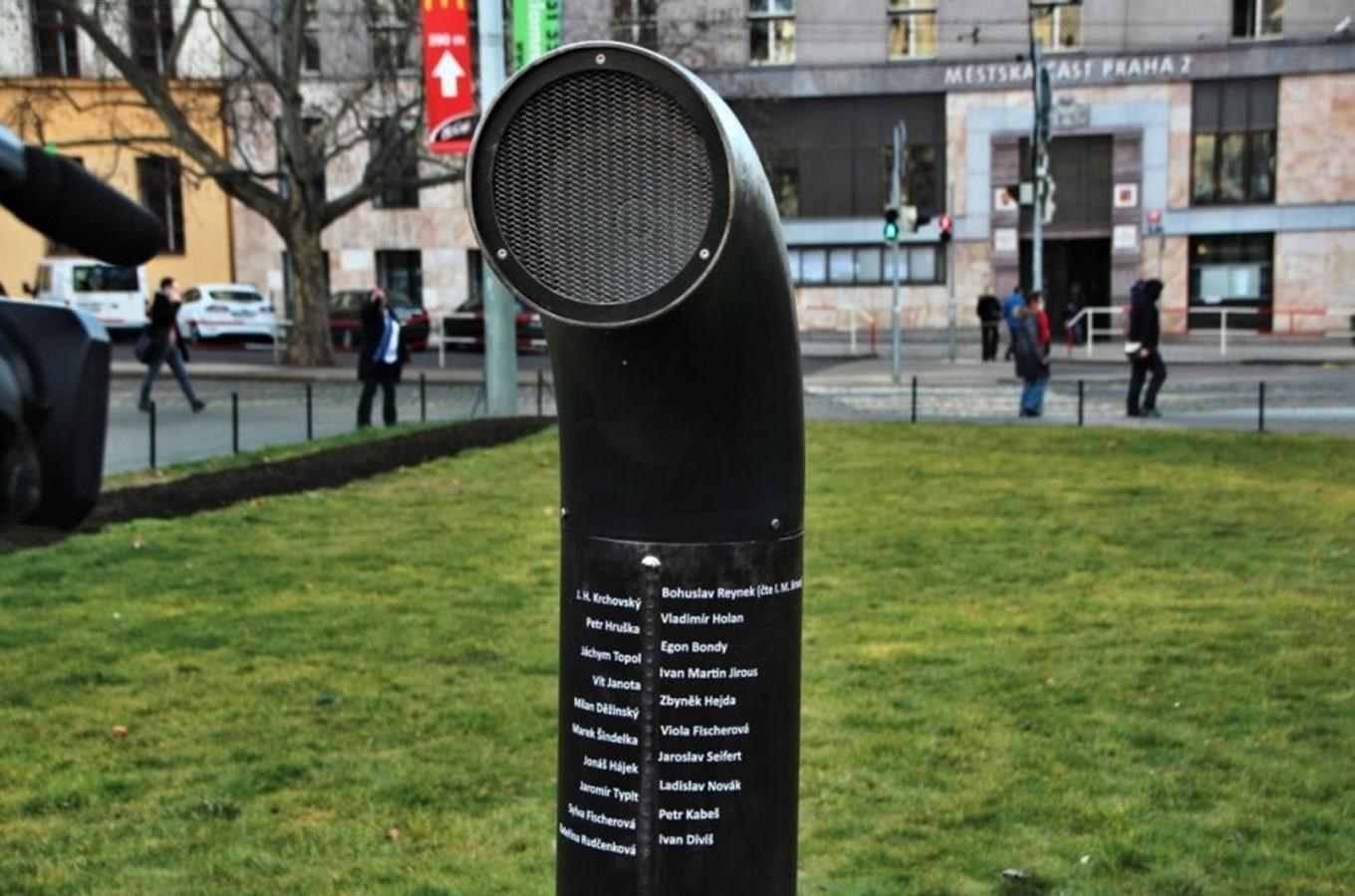 Poeziomat na náměstí Míru v Praze – první stroj na poezii na světě