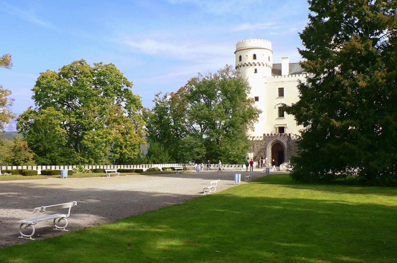 Zámecký park a hrobka na zámku Orlík nad Vltavou