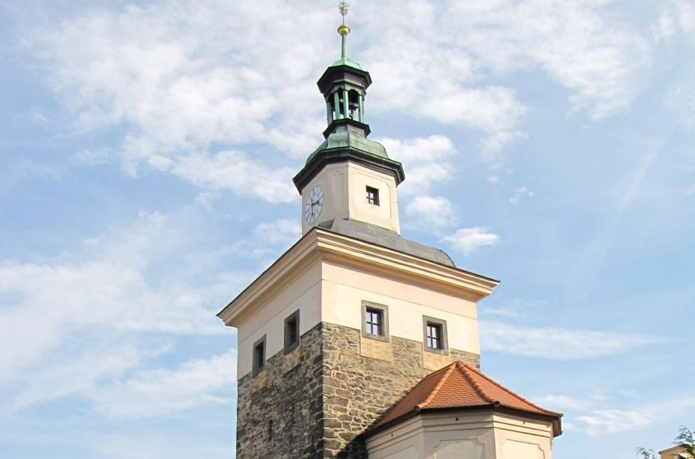 Černá věž v Lokti s expozicí řemesel