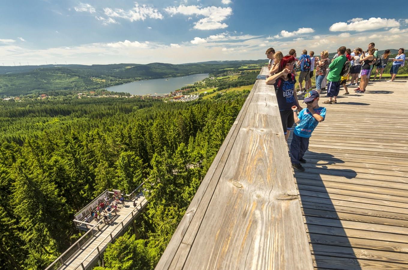 Nejnavštěvovanější místa Jihočeského kraje: Český Krumlov, Stezka korunami stromů na Lipně a zoo Hlu