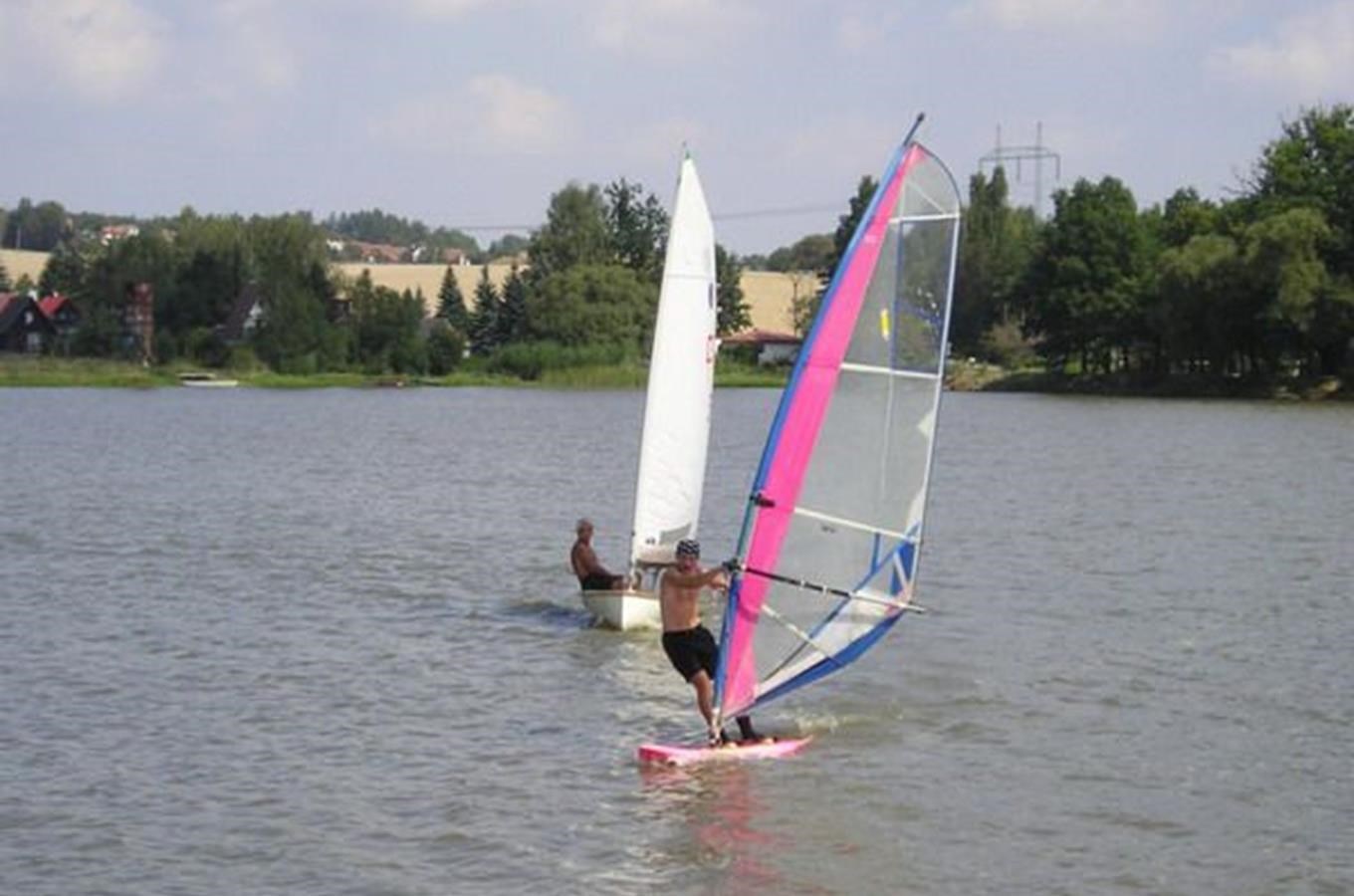 Škola windsurfingu na rybníku Bucek a na přehradě Slapy